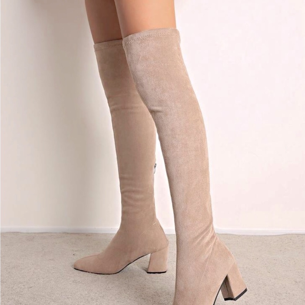 Color:
Beige
Back Zipper
Outsole Material
Rubber
Upper Material: Suedette